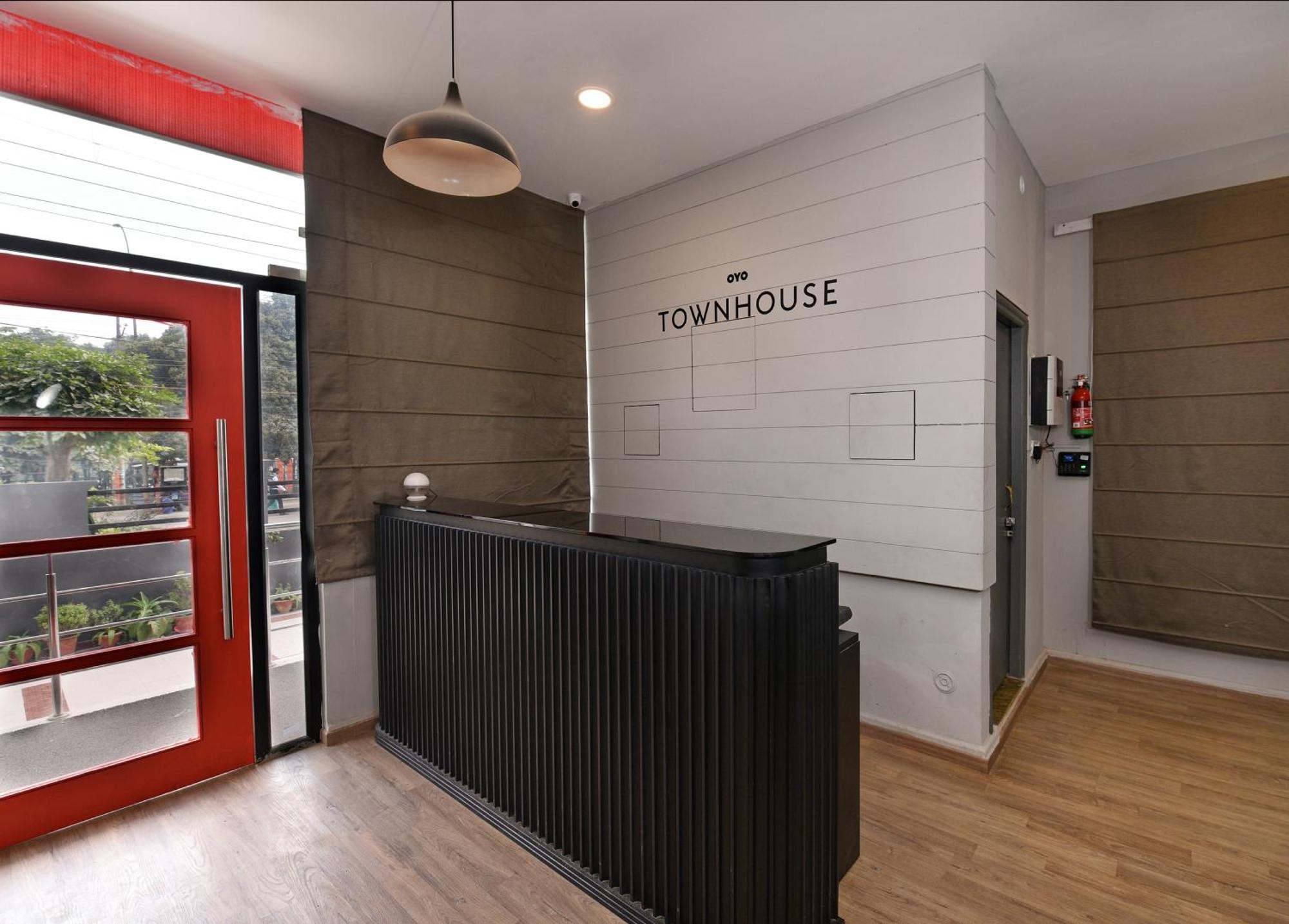 Townhouse Function Inn Near Chaudhary Charan Singh International Airport Lucknow Buitenkant foto