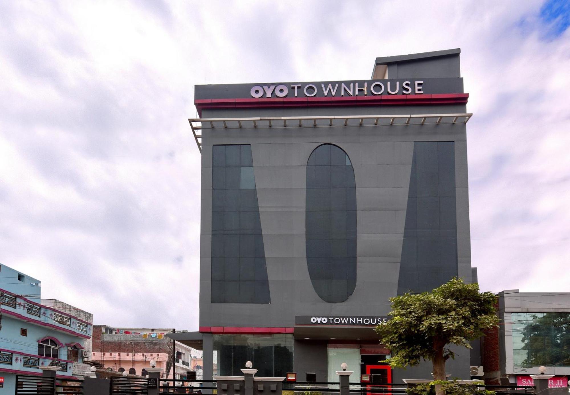 Townhouse Function Inn Near Chaudhary Charan Singh International Airport Lucknow Buitenkant foto
