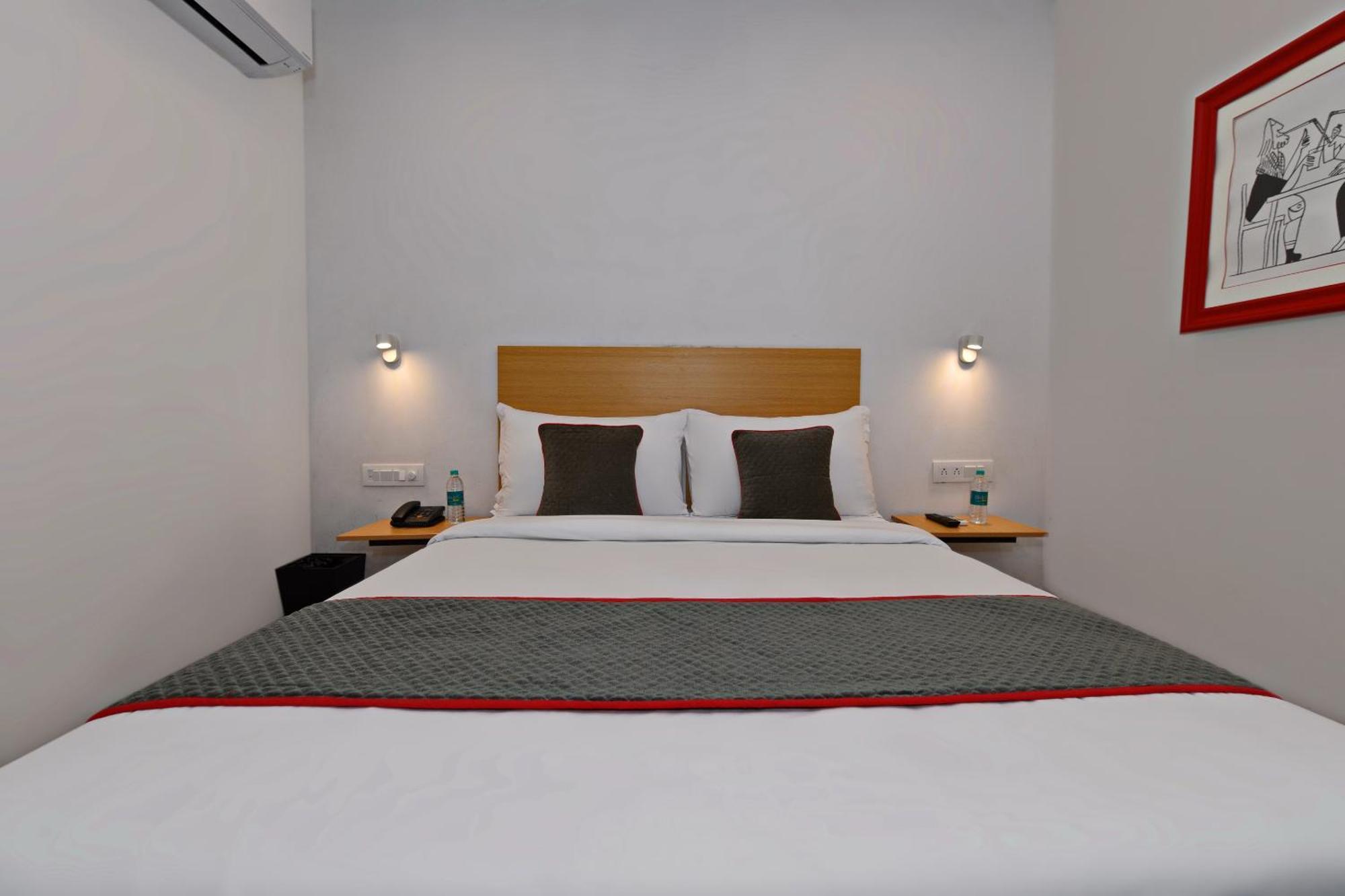 Townhouse Function Inn Near Chaudhary Charan Singh International Airport Lucknow Buitenkant foto