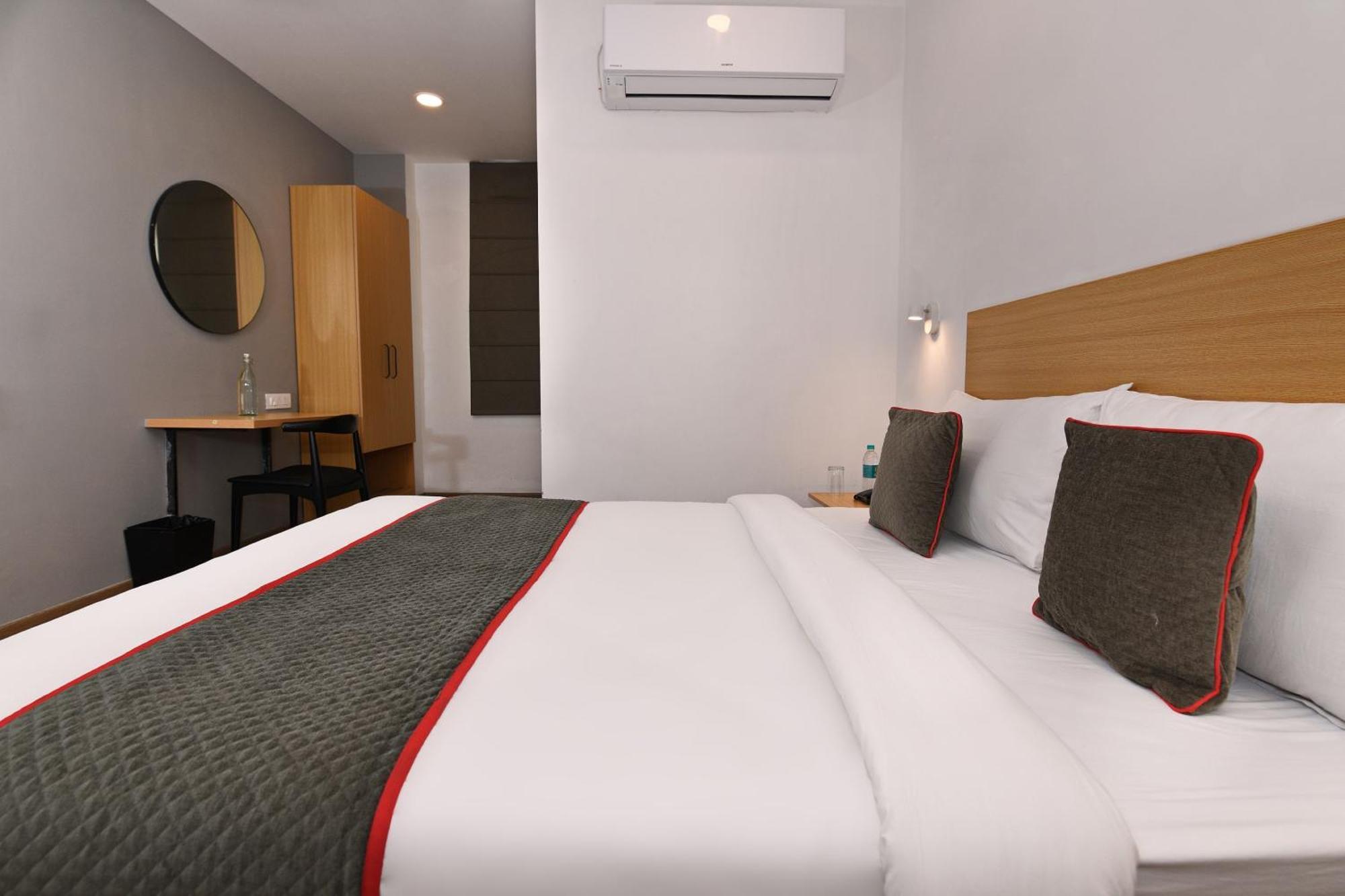 Townhouse Function Inn Near Chaudhary Charan Singh International Airport Lucknow Buitenkant foto